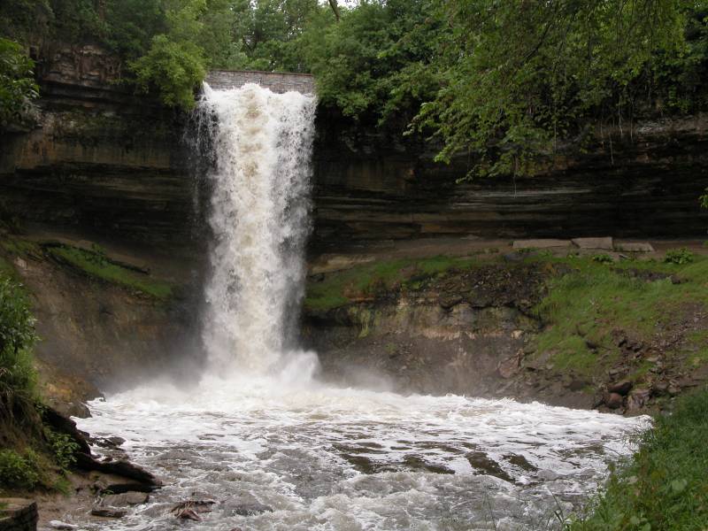 minnehaha falls minnesota minneapolis spring waterfalls mn park things water waterfall laughing gowaterfalling fun